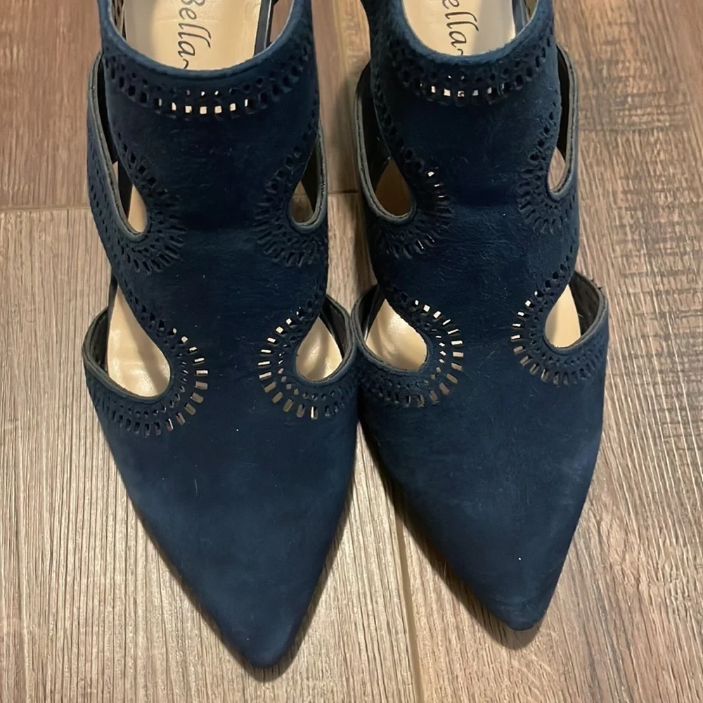 Bella Vita Hope‎ navy blue suede heels size  6.5WW cutouts